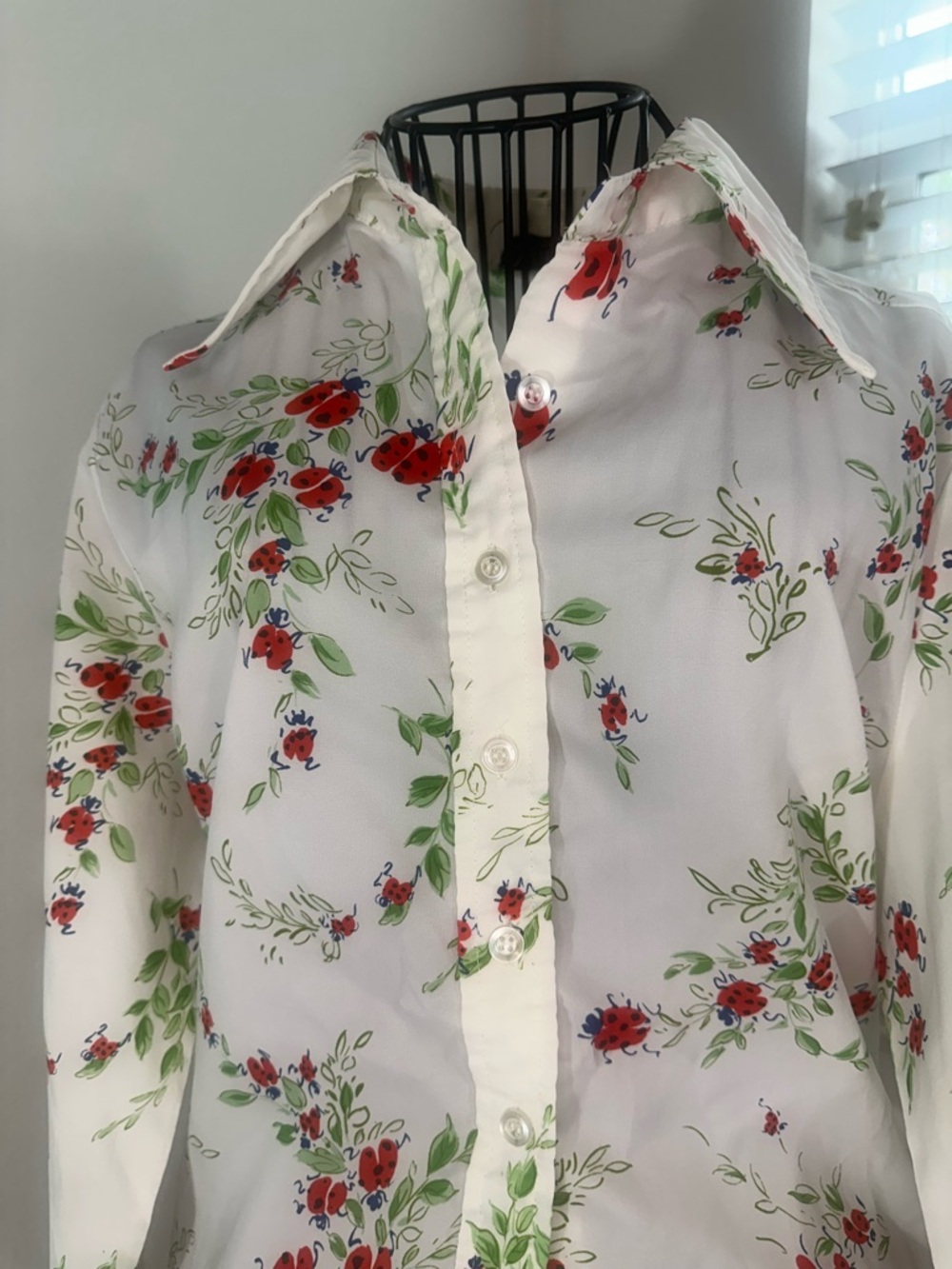 Vintage Women’s White Floral Button-Down Shirt with Red & Green Print